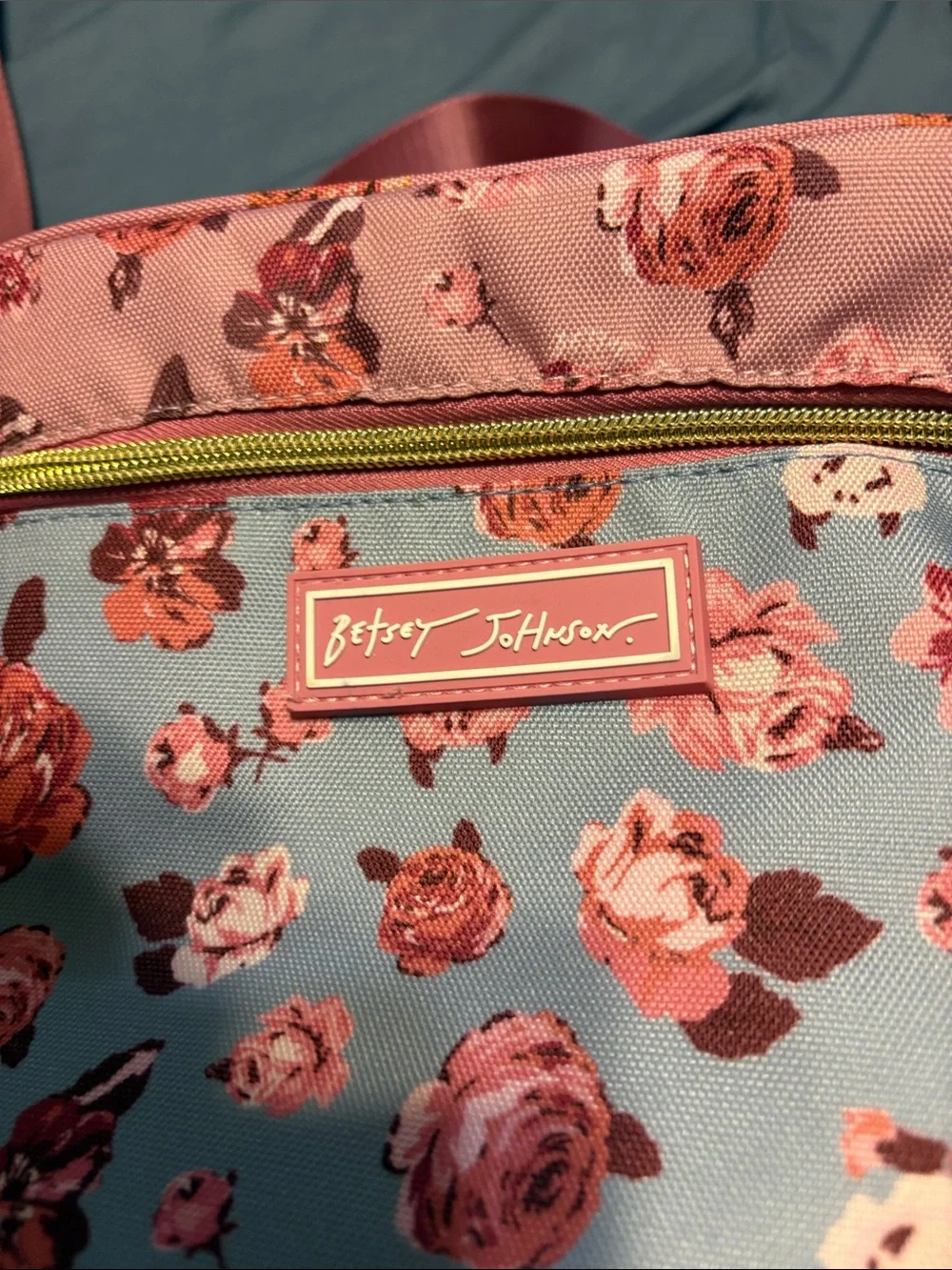 Betsey Johnson Pink Floral lunch Shoulder Bag with Blue Background nwot